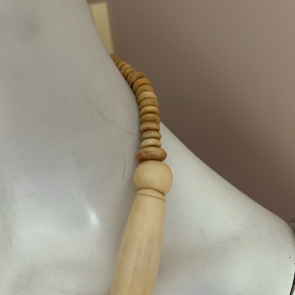 4/$100 carved Bone primal Elegant Cream Beaded Necklace 20 inches 😎 - Picture 5 of 7